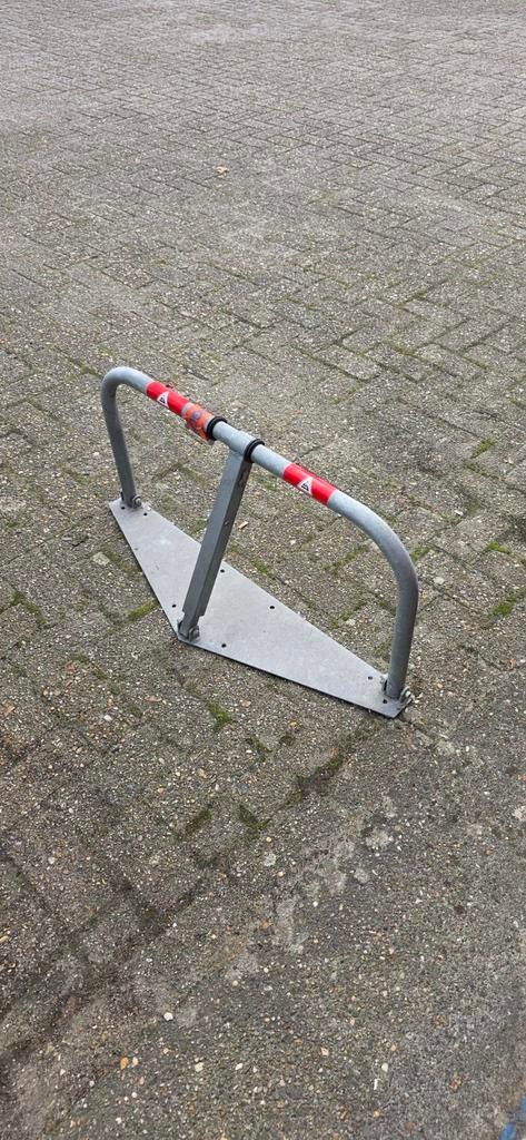 Parkeerblokade met slot en 3 sleutels, Antwerpen (stad)