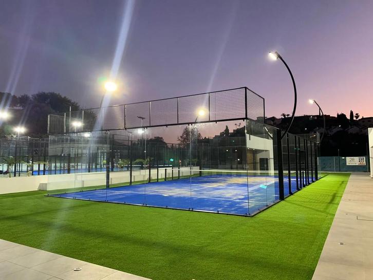 Court de padel 360 panoramique — Luxueux, moderne et unique, Sports & Fitness, Padel, Neuf, Envoi