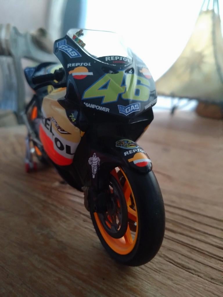Honda Repsol #46 MOTOGP 2003 (Minichamps), Enlèvement