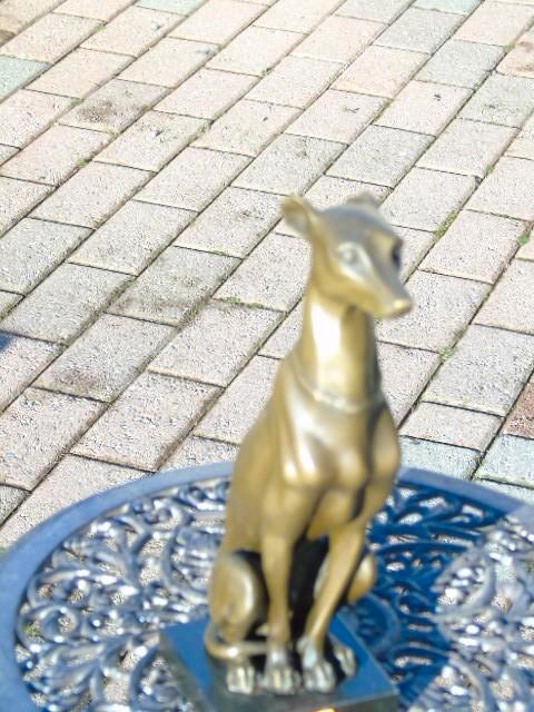 chien lévrier assis en bronze signé . BARYE, Antiquités & Art, Antiquités | Bronze & Cuivre, Bronze, Enlèvement ou Envoi