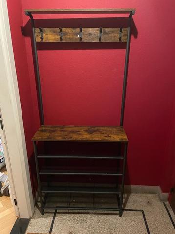 Coat and shoe rack beschikbaar voor biedingen