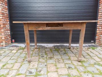 Antieke tafel