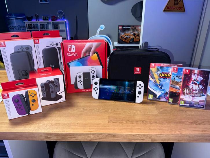 Nintendo Switch OLED met extra’s, Games en Spelcomputers, Spelcomputers | Nintendo Switch, Zo goed als nieuw, Switch OLED, Ophalen