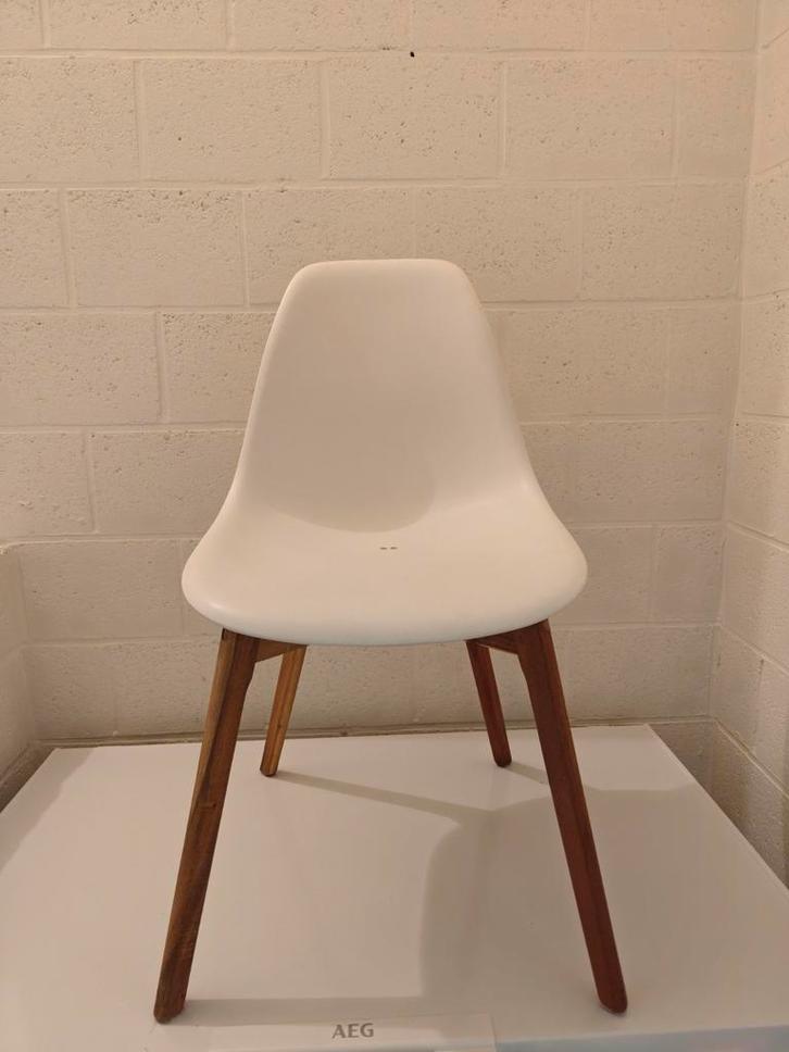 Stijlvolle stoelen (set van 4) – Scandinavische stijl, Huis en Inrichting, Stoelen, Kunststof, Wit, Ophalen