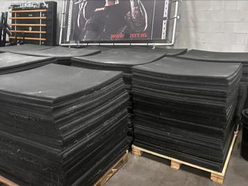 150 Vierkanten Meter Rubberen Tegels 1m x1m ,Dikte  beschikbaar voor biedingen