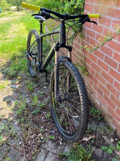 VTT CUBE AIM Pro 22 pouces, Fietsen en Brommers, Fietsen | Mountainbikes en ATB, Zo goed als nieuw, Heren, Overige merken, 57 cm of meer