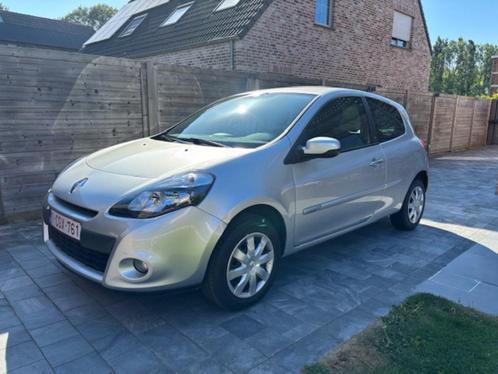 Renault Clio Benzine 31.000km nieuwe voorbanden 1e eigenaar, Auto's, Renault, Particulier, Clio, ABS, Airbags, Airconditioning