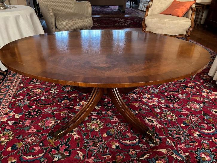 Table basse « tilt-top » en acajou anglais, Antiquités & Art, Antiquités | Meubles | Tables, Enlèvement