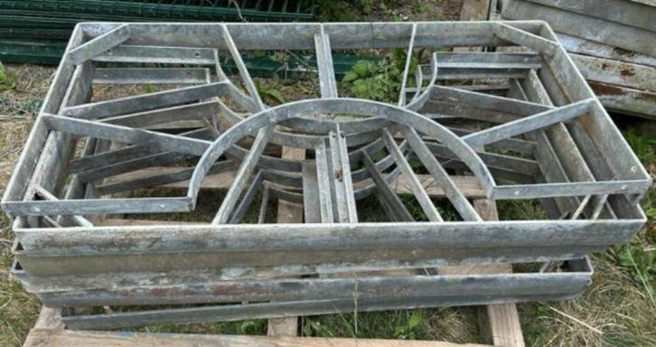 Boomroosters gegalvaniseerd 130x130 cm, Jardin & Terrasse, Plantes | Arbres, Enlèvement