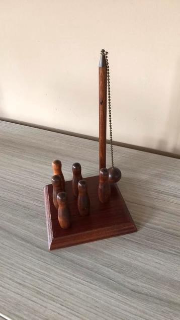 Decoratief kegelspel beschikbaar voor biedingen