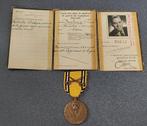 Belgische 1940-45 herinneringsmedaille boekje 13e regiment, Ophalen of Verzenden