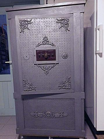 Grote Antieke Brandkluis. beschikbaar voor biedingen