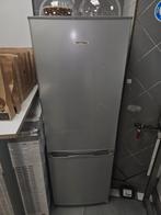 Réfrigérateur + congélateur, 140 à 160 cm, 45 à 60 cm, Avec compartiment congélateur, Utilisé