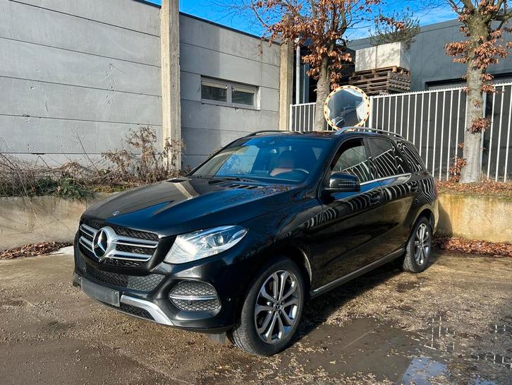 Mercedes GLE250d - 2017 - 4 MATIC, Auto's, Mercedes-Benz, Particulier, GLE, Zetelverwarming, Diesel, Euro 6, Automaat, Leder, Ophalen