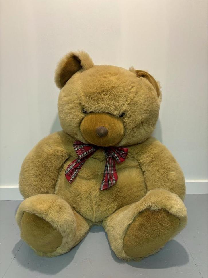 Grote zachte knuffelbeer, Kinderen en Baby's, Speelgoed | Knuffels en Pluche, Zo goed als nieuw, Beer, Ophalen