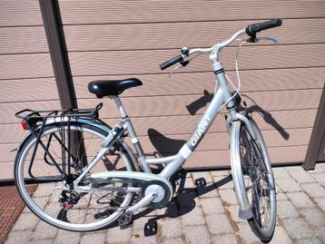 Damesfiets GIANT maat 47 [ NIEUWSTAAT ] beschikbaar voor biedingen