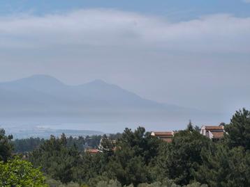 Terrain à vendre à Kuşadası Soğucak avec vue complète sur la beschikbaar voor biedingen