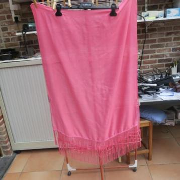 Grote sjaal roze 190 cm x 150 cm met franjes  beschikbaar voor biedingen