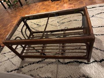  Salontafel – prachtig hout met glazen bovenkant beschikbaar voor biedingen