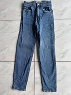 mom jeans Stradivarius maat 34 (nr4427), Blauw, Ophalen of Verzenden, W27 (confectie 34) of kleiner, Stradivarius