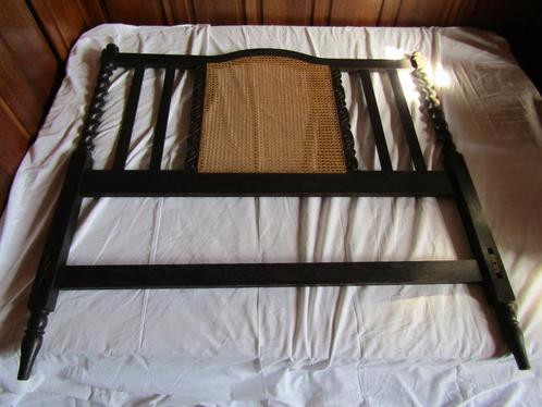 Tête de lit ouvragée en bois, Antiquités & Art, Antiquités | Meubles | Lits, Enlèvement ou Envoi