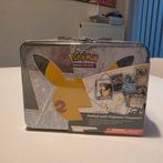 Pokemon celebrations collector chest, Hobby & Loisirs créatifs, Jeux de cartes à collectionner | Pokémon, Enlèvement ou Envoi