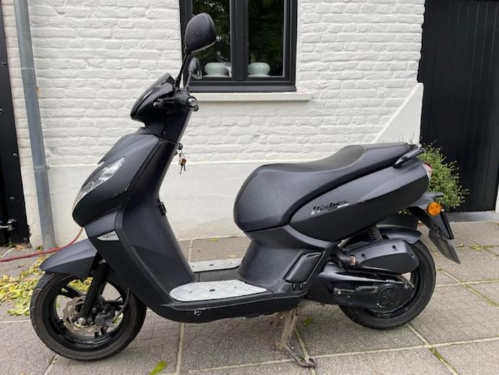 scooter Peugeot Kisbee black edition, Fietsen en Brommers, Scooters | Peugeot, Gebruikt, Overige modellen, Klasse B (45 km/u)