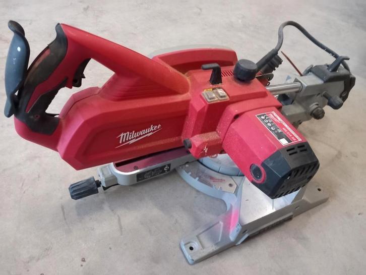 scie circulaire MILWAUKEE, Bricolage & Construction, Outillage | Scies mécaniques, Utilisé, Scie circulaire, Enlèvement