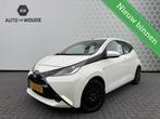 Toyota Aygo 1.0 VVT-i x-play camera, Auto's, Toyota, Voorwielaandrijving, Gebruikt, Zwart, Wit