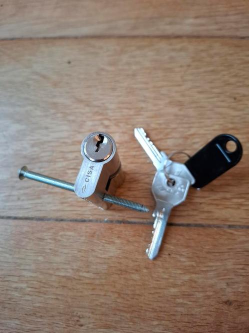 CISA Cilinderslot (40/30) met 2 Sleutels, Doe-het-zelf en Bouw, Hang- en Sluitwerk, Zo goed als nieuw, Slot, Ophalen