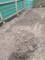 GROTE HOEVEELHEID AARDE  -- GRATIS  te Sint Andries, Ophalen, Tuinaarde