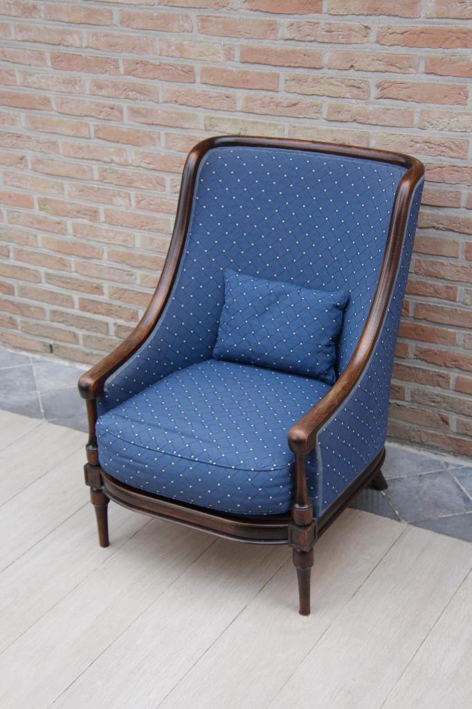 fauteuil classique avec assise bleue, Antiquités & Art, Antiquités | Meubles | Chaises & Canapés, Enlèvement