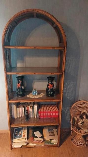 Open boekenkast  beschikbaar voor biedingen