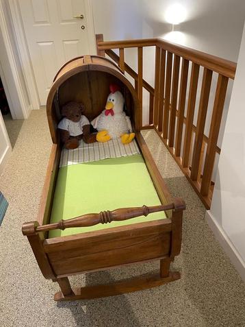 Houten wieg beschikbaar voor biedingen