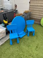 Blauwe kindertafel met 2 stoelen GRATIS AF TE HALEN, Ophalen of Verzenden