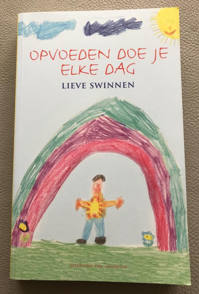 Opvoeden doe je elke dag - Lieve Swinnen, Boeken, Zwangerschap en Opvoeding, Zo goed als nieuw, Ophalen of Verzenden