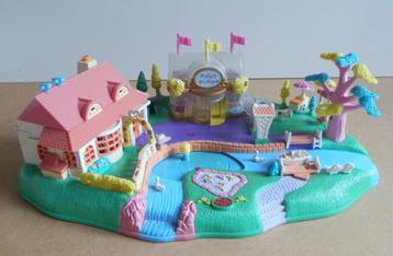 Polly pocket  MAGICAL MOVIN' POLLYVILLE (1996) beschikbaar voor biedingen