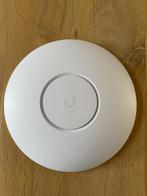 Unifi 6 Professional Access Point + PoE Adapter, Computers en Software, Accesspoints, Ophalen of Verzenden, Zo goed als nieuw