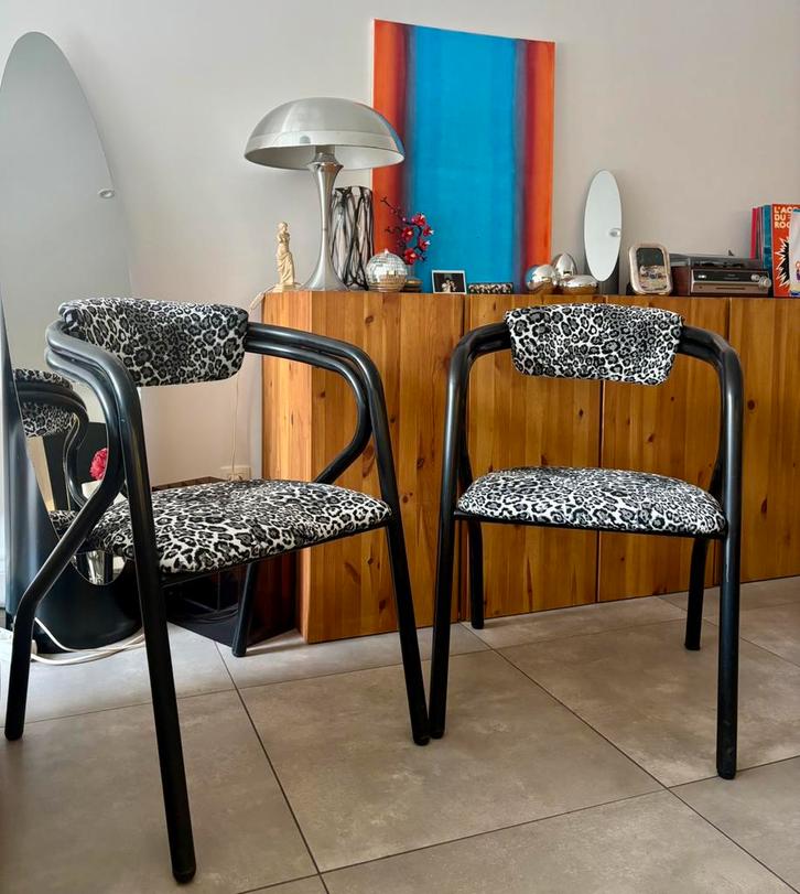 Set van 2 buisvormige stoelen met luipaardprint, Huis en Inrichting, Stoelen, Zo goed als nieuw, Twee, Metaal, Stof, Overige kleuren