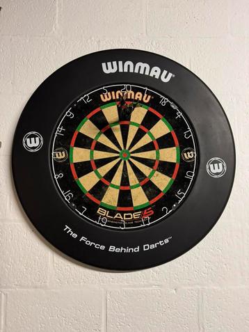 Winmau Blade 5 + surround beschikbaar voor biedingen