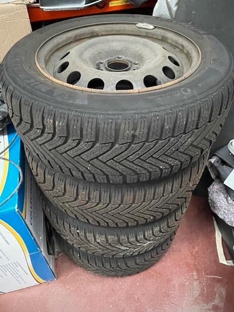 Winterbanden, Auto-onderdelen, Banden en Velgen, Banden en Velgen, Winterbanden, 16 inch, 215 mm, Personenwagen, Gebruikt, Ophalen