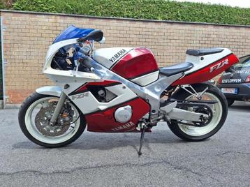 Yamaha FZR 400 goede staat beschikbaar voor biedingen