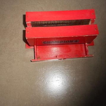 Houten krijtslijper met opvangbakje beschikbaar voor biedingen