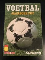 Voetbal Jaarboek 1982, Verzamelen, Ophalen of Verzenden, Zo goed als nieuw, Boek of Tijdschrift