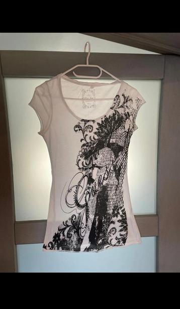 Tee shirt Guess beschikbaar voor biedingen
