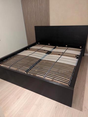 Groot Ikea-bed in zeer goede staat 180* 200

 beschikbaar voor biedingen