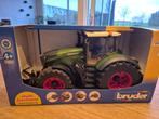 Bruder Fendt 1050, met monteur en accessoires, Kinderen en Baby's, Ophalen, Zo goed als nieuw