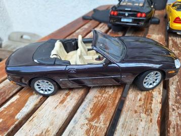 JAGUAR XK R SERIE  schaalmodel 1/18 beschikbaar voor biedingen