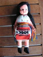 Vintage poppetje met traditionele Roemeense klederdracht., Verzamelen, Ophalen of Verzenden, Zo goed als nieuw, Pop