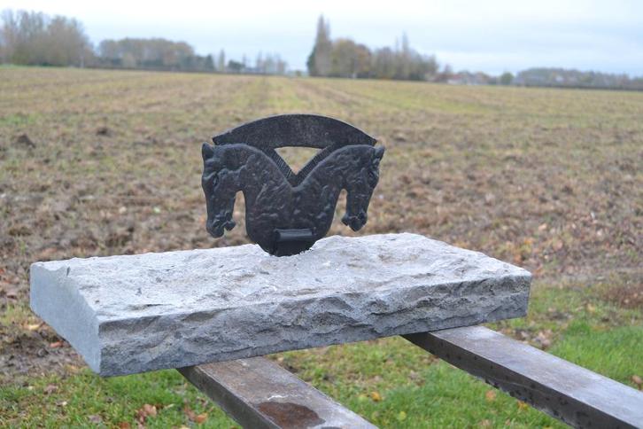 gietijzeren schoenschraper op arduinen sokkel, Tuin en Terras, Tuinwanddecoratie, Ophalen